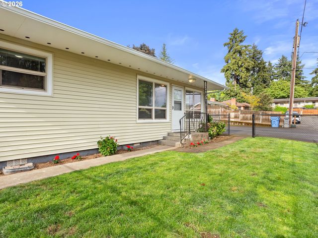 2216 E 18TH St, Vancouver, WA 98661