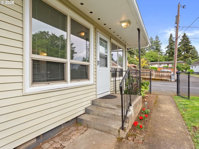 2216 E 18TH St, Vancouver, WA 98661
