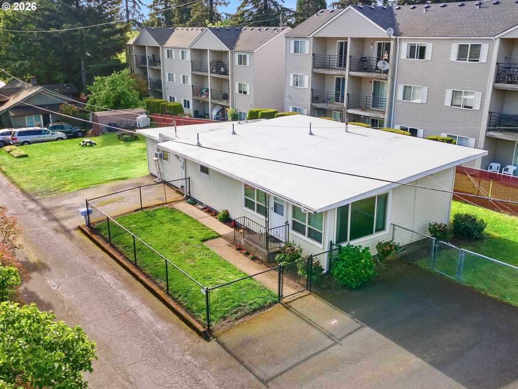 2216 E 18TH St, Vancouver, WA 98661