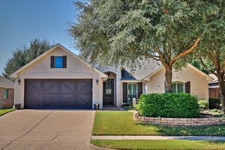 7508 Green Links Drive, Benbrook, TX 76126