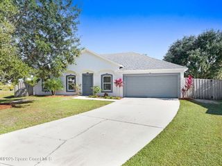 565 White Cap Court NW, Palm Bay, FL 32907