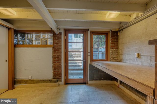 2428 TUNLAW RD NW, Washington, DC 20007