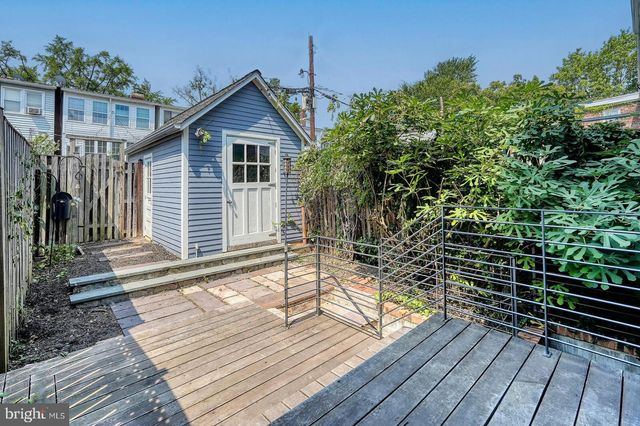 2428 TUNLAW RD NW, Washington, DC 20007