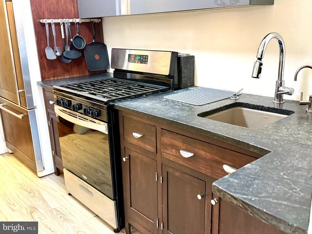 2428 TUNLAW RD NW, Washington, DC 20007