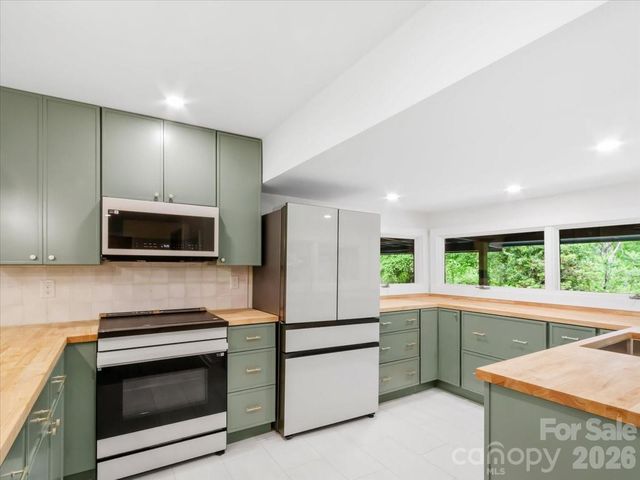 455 Rocky Springs Heights, Burnsville, NC 28714