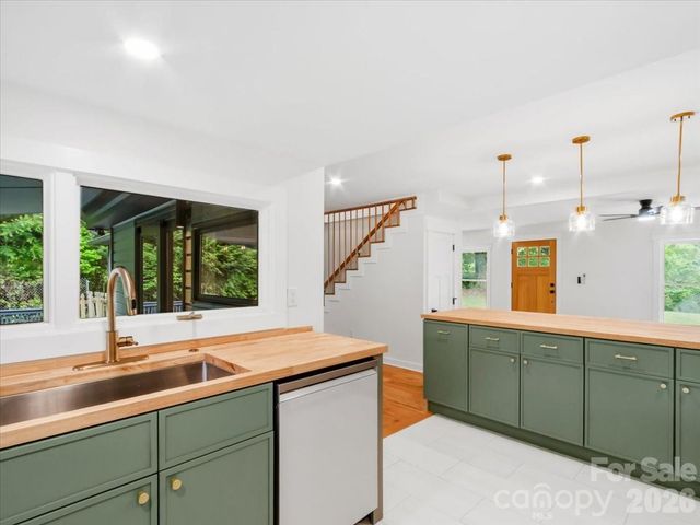 455 Rocky Springs Heights, Burnsville, NC 28714