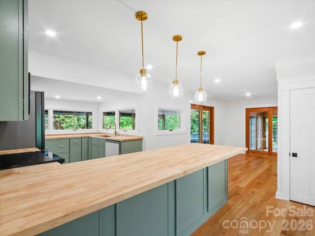 455 Rocky Springs Heights, Burnsville, NC 28714