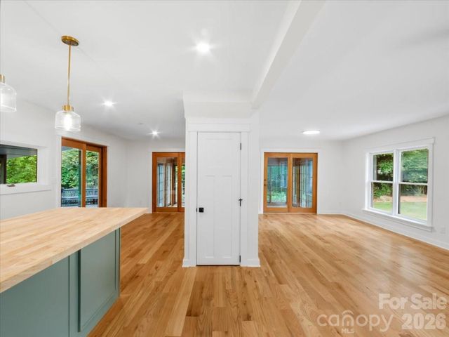 455 Rocky Springs Heights, Burnsville, NC 28714