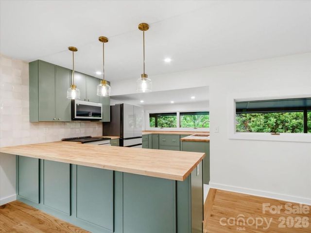 455 Rocky Springs Heights, Burnsville, NC 28714