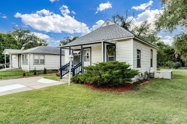 116 W 5th St, Valley Center, KS 67147