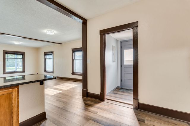 116 W 5th St, Valley Center, KS 67147