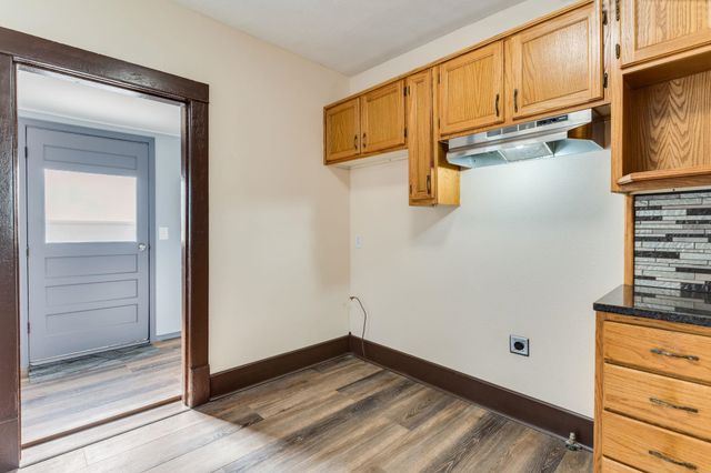 116 W 5th St, Valley Center, KS 67147