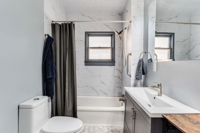 116 W 5th St, Valley Center, KS 67147