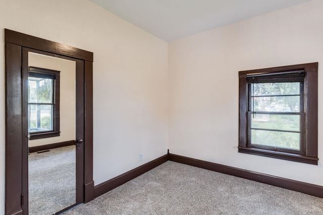 116 W 5th St, Valley Center, KS 67147