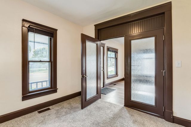 116 W 5th St, Valley Center, KS 67147