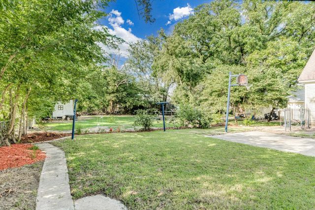 116 W 5th St, Valley Center, KS 67147