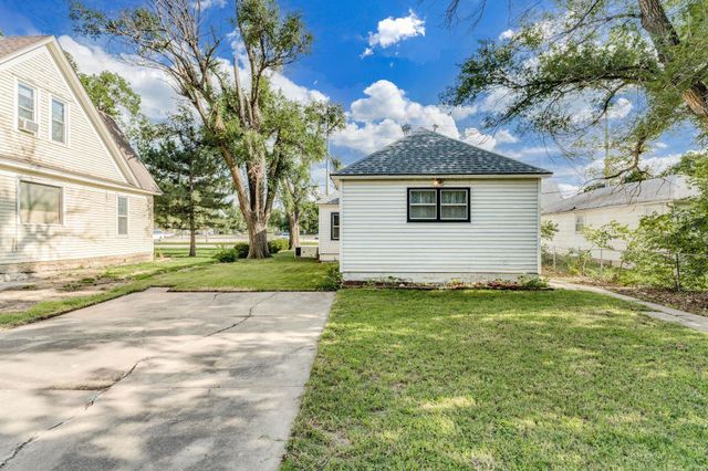 116 W 5th St, Valley Center, KS 67147