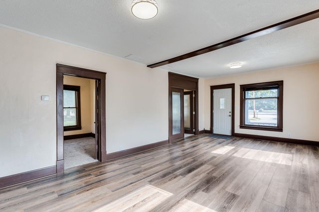 116 W 5th St, Valley Center, KS 67147