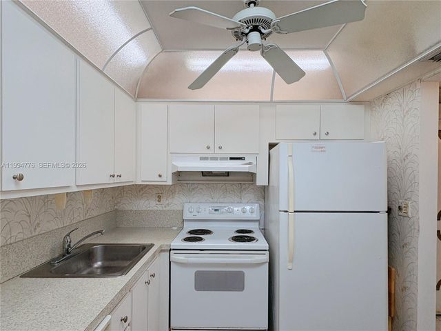 210 172nd St 333, Sunny Isles Beach, FL 33160