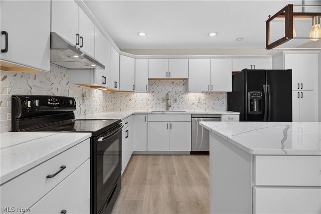 33066 Cedar Branch Circle, North Ridgeville, OH 44039