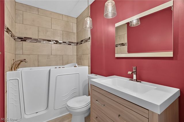 33066 Cedar Branch Circle, North Ridgeville, OH 44039
