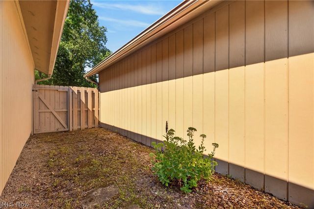 33066 Cedar Branch Circle, North Ridgeville, OH 44039