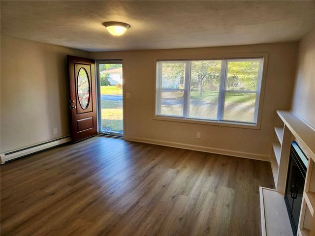 198 Gainesville Drive, Warwick, RI 02886