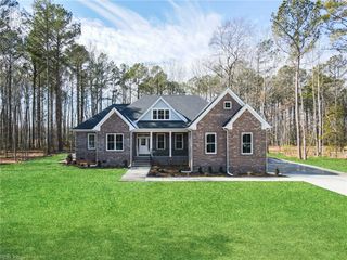 1312 Creekway DR, Smithfield, VA 23430