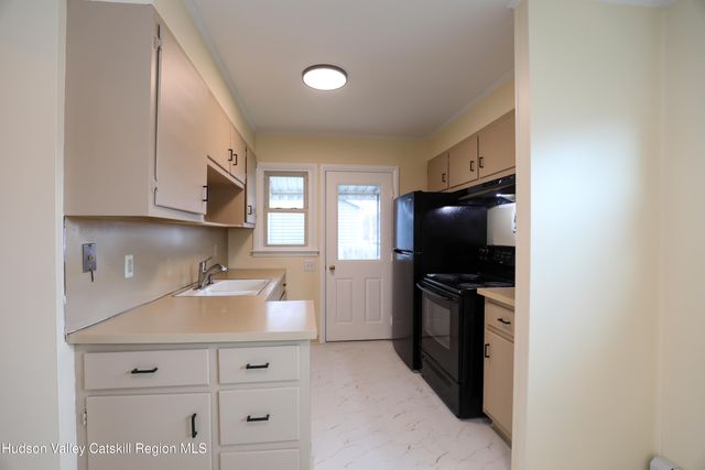 11 Mountain View Avenue, Saugerties, NY 12477