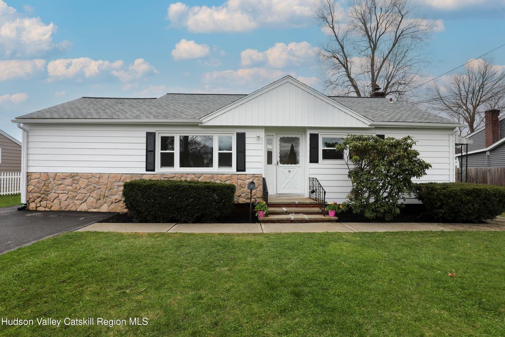 11 Mountain View Avenue, Saugerties, NY 12477