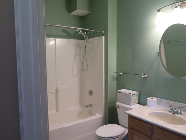 18 Harbor Ave Apt 212, Nashua, NH 03060