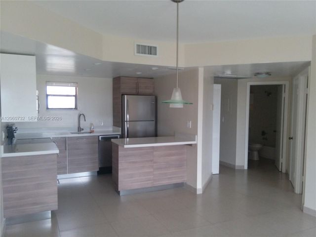 8290 Lake Dr 510, Doral, FL 33166