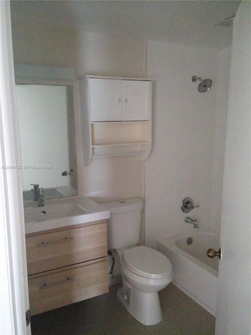 8290 Lake Dr 510, Doral, FL 33166