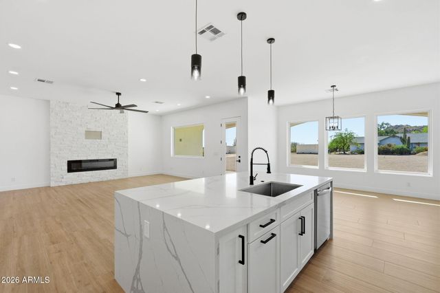 10246 E MCLELLAN Road, Mesa, AZ 85207