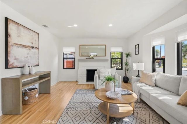3893 Cherrywood, Los Angeles, CA 90008