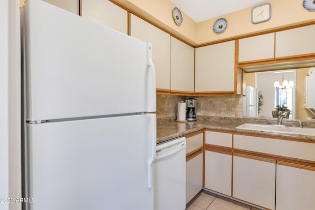 5223 N 24TH Street 105, Phoenix, AZ 85016