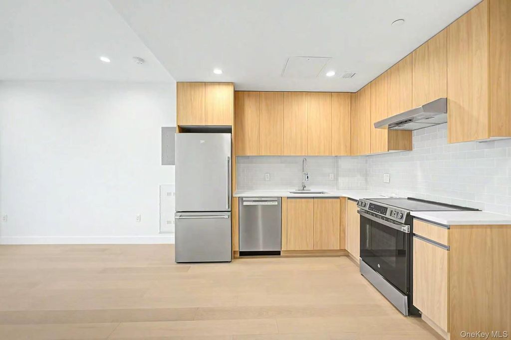 150-02 Northern Boulevard 3F, Flushing, NY 11354 — photo 5