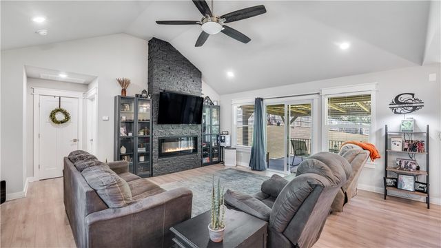 17 Carsaig Circle, Bella Vista, AR 72715