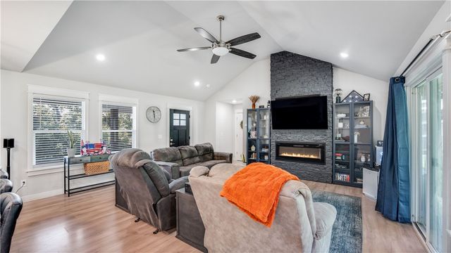 17 Carsaig Circle, Bella Vista, AR 72715