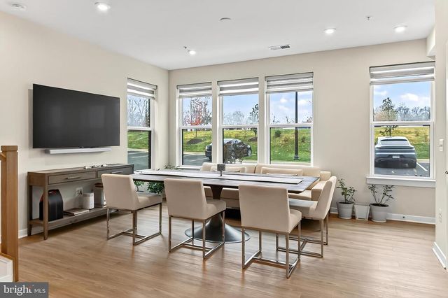 20328 NEWFOUNDLAND SQ, Ashburn, VA 20147