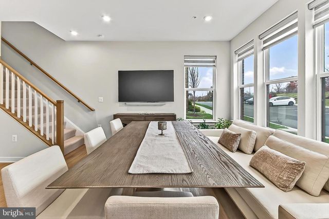 20328 NEWFOUNDLAND SQ, Ashburn, VA 20147