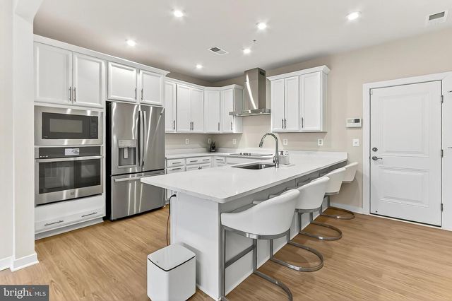 20328 NEWFOUNDLAND SQ, Ashburn, VA 20147