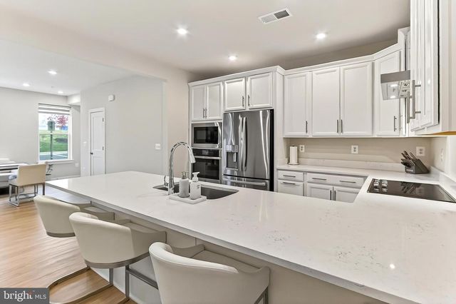 20328 NEWFOUNDLAND SQ, Ashburn, VA 20147