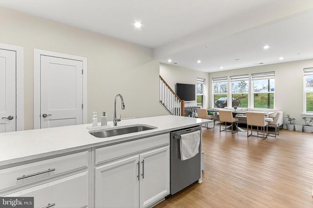 20328 NEWFOUNDLAND SQ, Ashburn, VA 20147