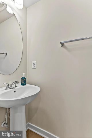 20328 NEWFOUNDLAND SQ, Ashburn, VA 20147