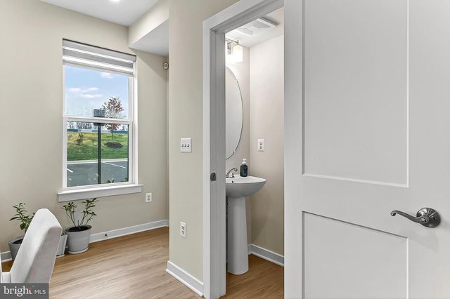 20328 NEWFOUNDLAND SQ, Ashburn, VA 20147