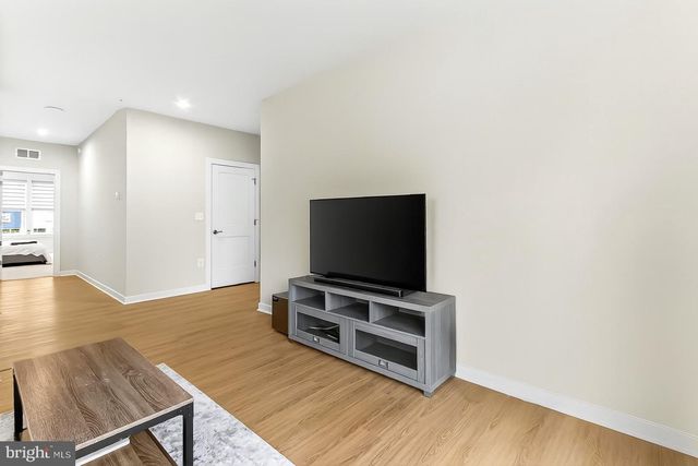 20328 NEWFOUNDLAND SQ, Ashburn, VA 20147