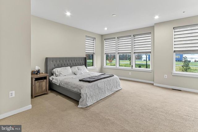 20328 NEWFOUNDLAND SQ, Ashburn, VA 20147