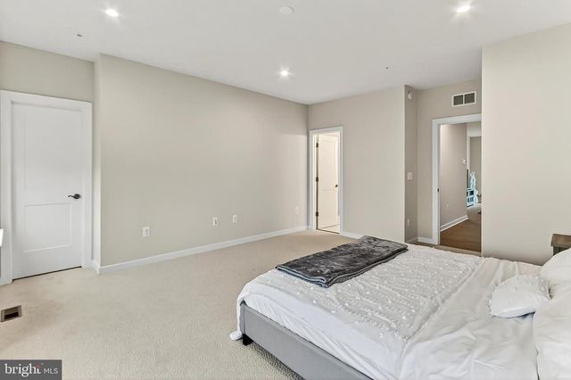 20328 NEWFOUNDLAND SQ, Ashburn, VA 20147