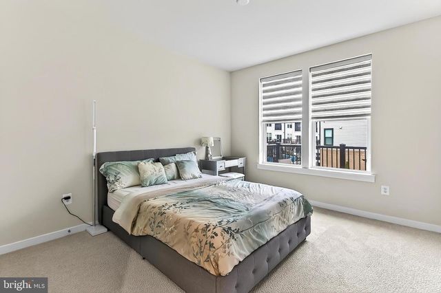 20328 NEWFOUNDLAND SQ, Ashburn, VA 20147